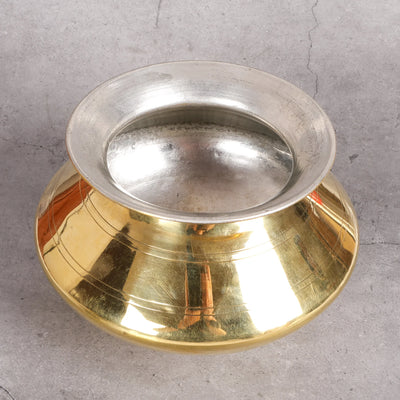 Detail of Artisanal Brass Saucepan Plain Kali - Artisanal Brass Hand-Hammered Texture and Quality Finish